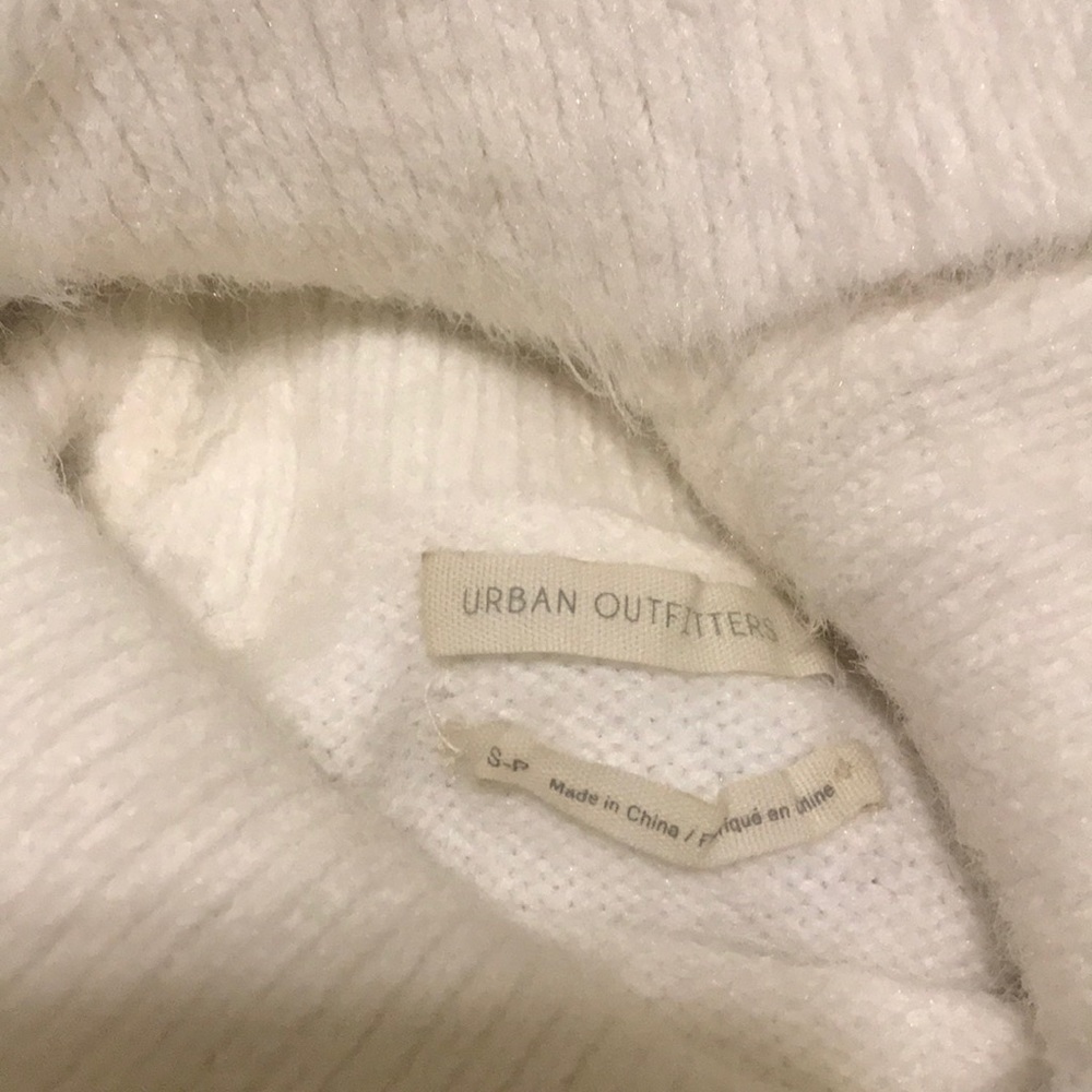 Urban Outfitters Women’s White Fuzzy Sweater - Picture 4 of 4